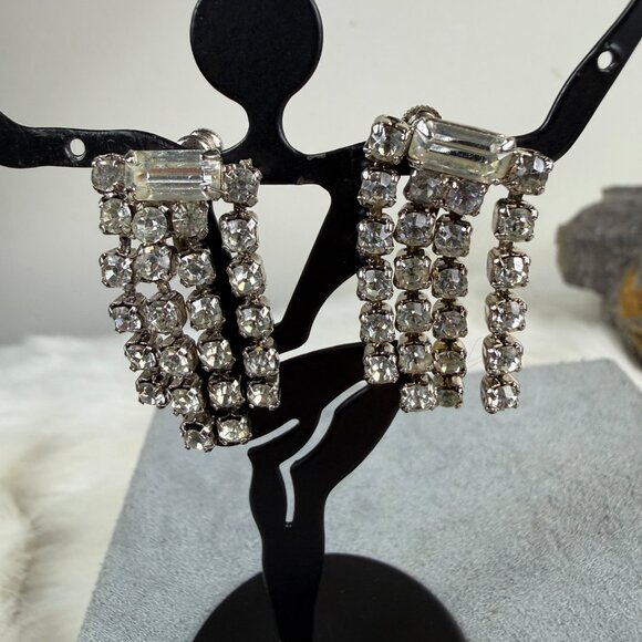 Vintage Clear Rhinestone Fringe Silver Tone Screw Back Earrings - Picture 2 of 9